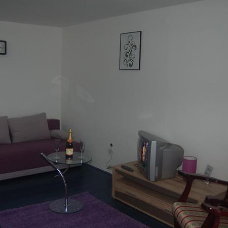 Apartmani Marios Nisz Zewnętrze zdjęcie