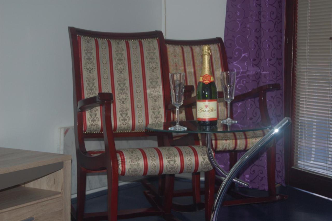 Apartmani Marios Nisz Zewnętrze zdjęcie